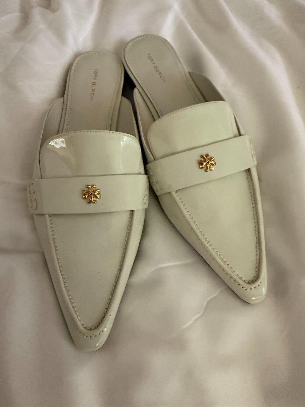 NWOT Tory Burch White Flats Size 8